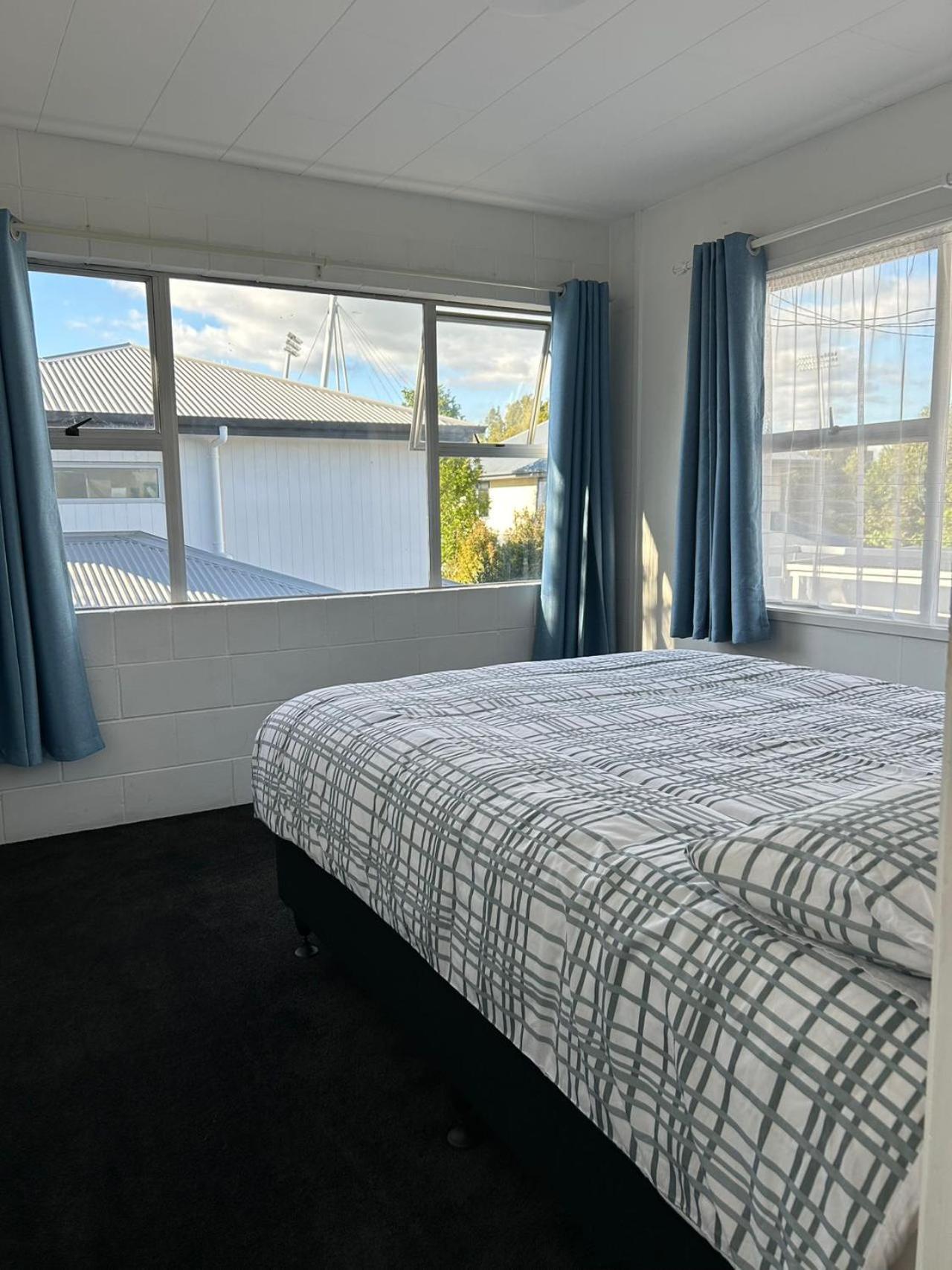 Avon Apartments Hamilton Bagian luar foto